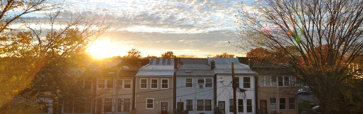 photo of sun over DC houses