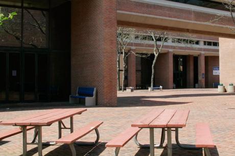 Media Name: communitycollege.jpg