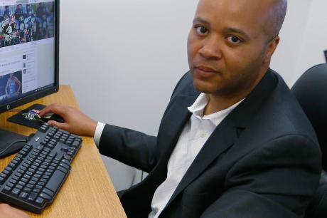 Media Name: policesocial.jpg