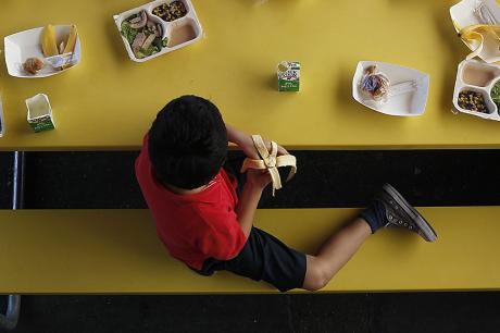 Media Name: gettyimages-566007187_free_school_lunch_snap.jpg