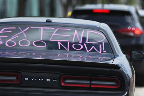 Car with "Extend $600 Now" sign on its rear window